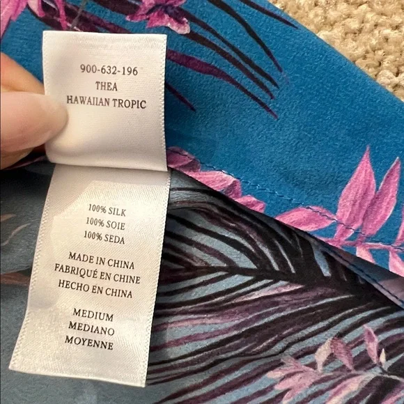 RAILS Thea Button Up in Hawaiian Tropic Color: Hawaiian Tropic 100% Silk Med - Picture 10 of 10